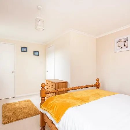 Spacious Base For 4 Within City Walls With Parking Apartamento