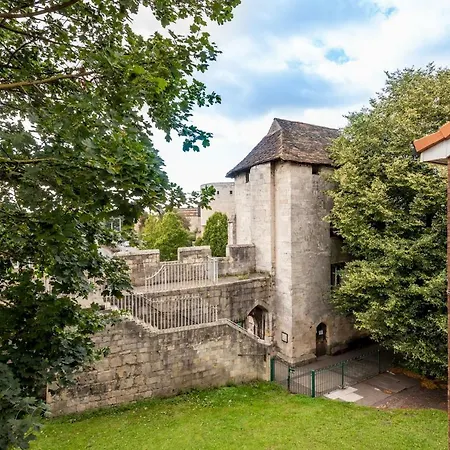 Spacious Base For 4 Within City Walls With Parking York